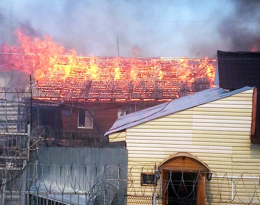 Пожары на урале. Поджог колонии. Ик 22 пермский край кушмангорт. Батайск. Поджог колонии.