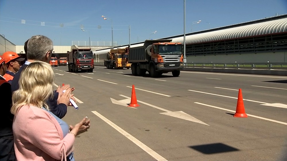 В москве появился первый. Совмещенный автомобильный и метротоннель. Где в Москве открыли новую дорогу. Сбрасывание машины с Калужского шоссе для фильма.