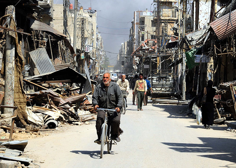 Жители города Дума, Сирия 