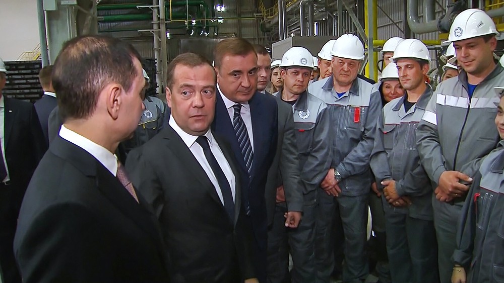 Тула сталь сайт. Тула сталь Медведев. Завод Тула сталь. Медведев посетил завод. Директор Тула сталь.