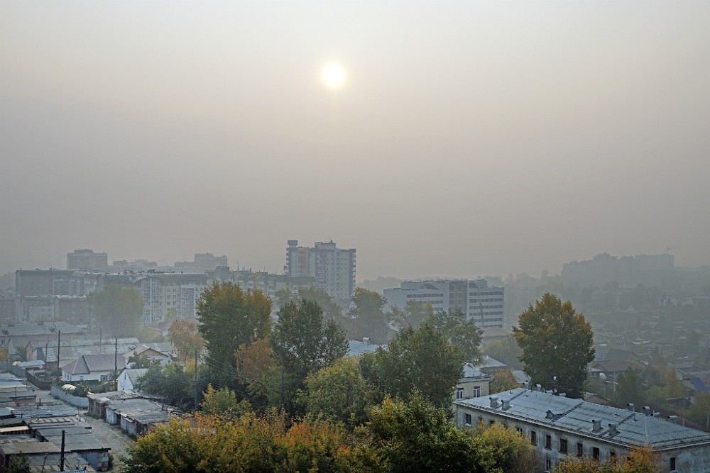 Смог от лесных пожаров над городом