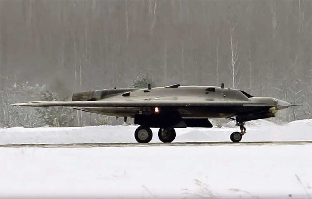 Российский беспилотник С-70 "Охотник"