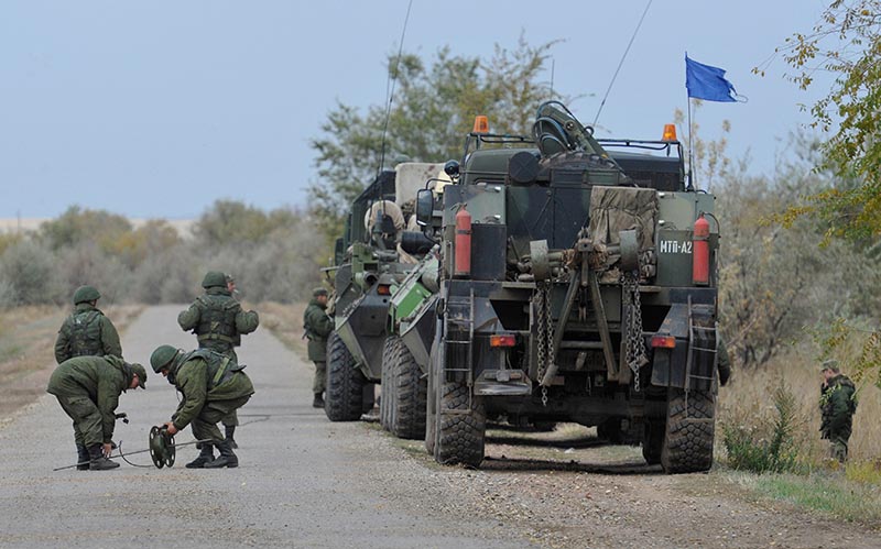 Саперное подразделение на месте взрыва боеприпасов 