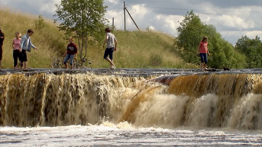 Тосненский водопад на машине