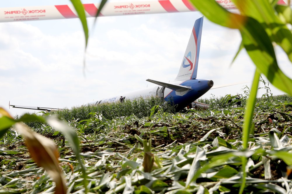 Аварийная посадка А321 в поле