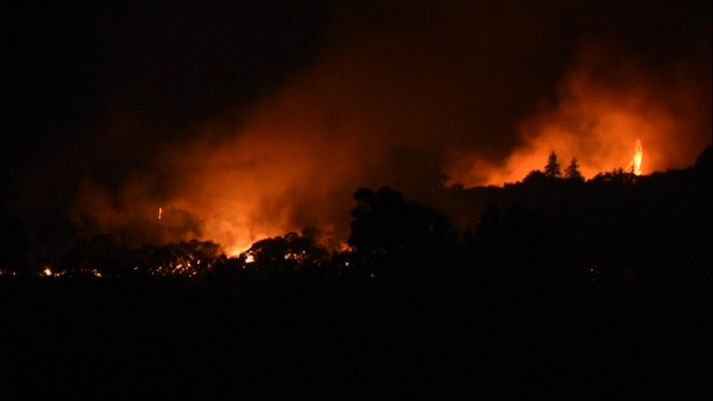 Burnt Island Spain сгоревший остров. Вредина лайф пожар в Испании.