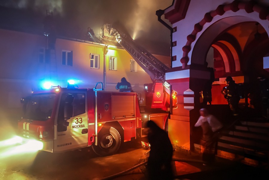 Пожар в Рождественском монастыре в Москвы