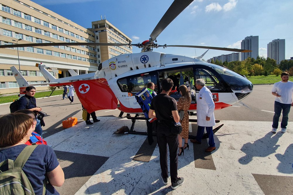 Дежурство экипажа санитарного вертолета Московского авиационного центра (МАЦ)
