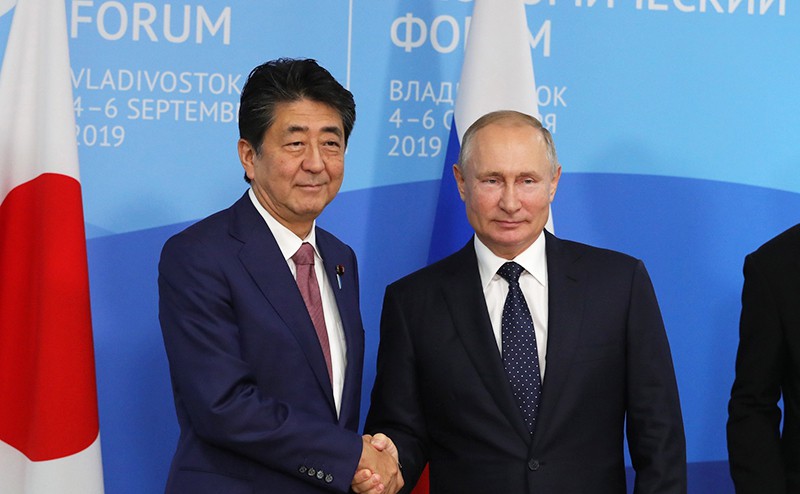 Премьер-министр Японии Синдзо Абэ и Владимир Путин