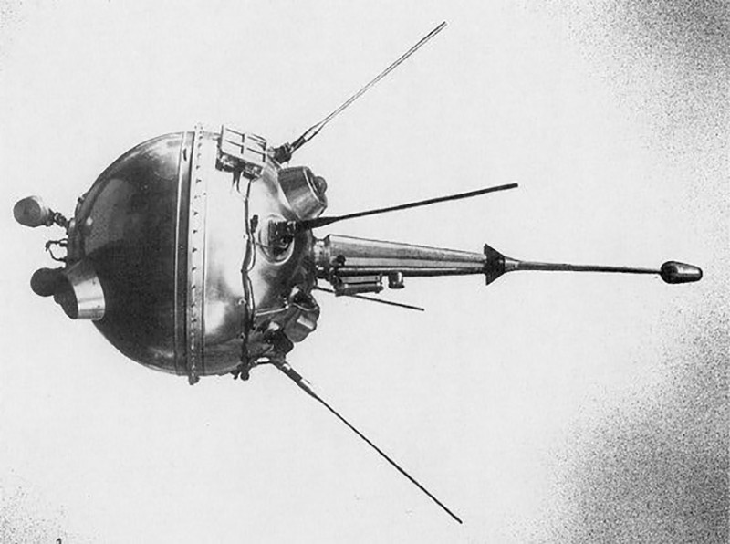 Автоматической межпланетной станцией (АМС) "Луна-2"