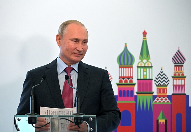 Владимир Путин выступает на конгрессе израильского благотворительного фонда "Керен ха-Йесод" в Москве