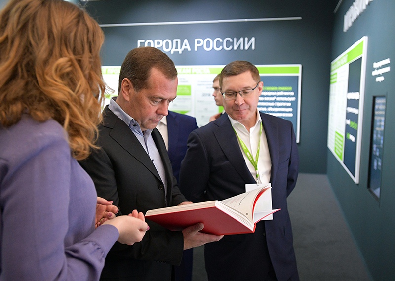 Рабочая поездка премьер-министра Дмитрия Медведева в Великий Новгород
