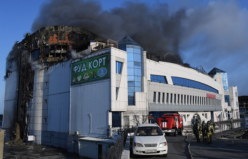 Пожар в торговом центре "Максим" во Владивостоке