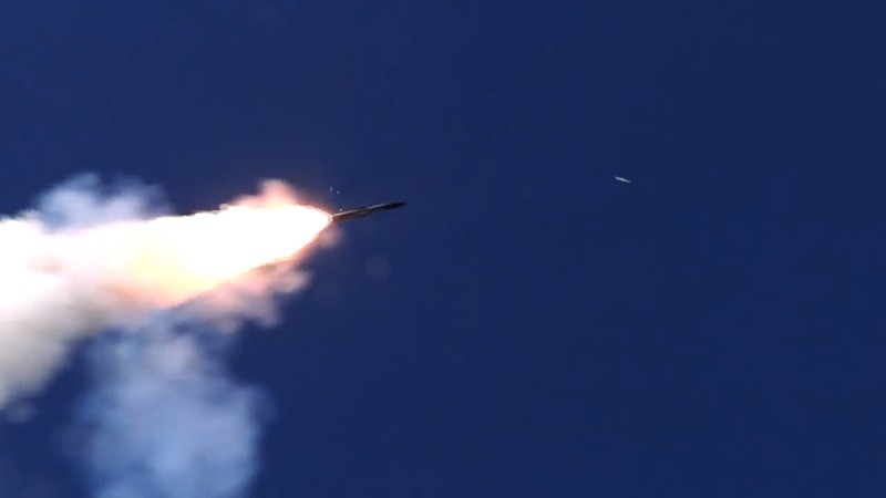 Пуск крылатой ракеты "Оникс"