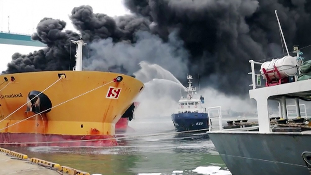 Пожар на судне в Южной Корее