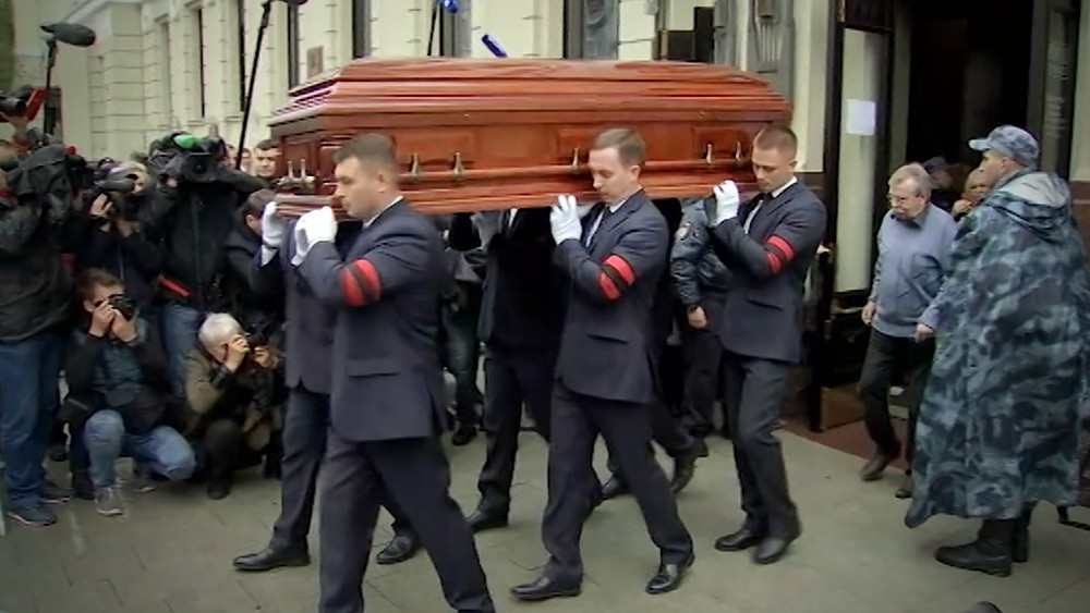 Захарова похоронят. Прощание с Марком Захаровым. Могила марка Захарова. Прощание с Марком Захаровым фото.