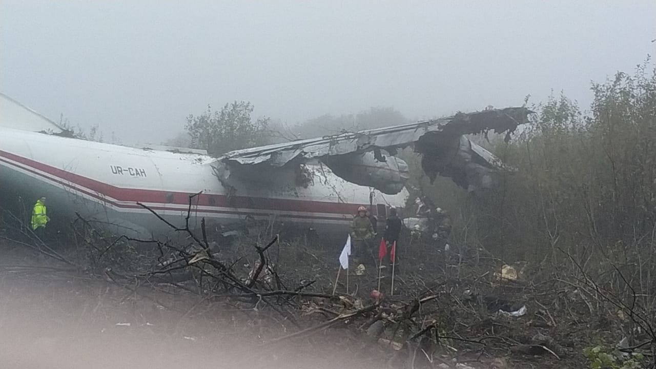 Аварийная посадка украинского самолета Ан-12