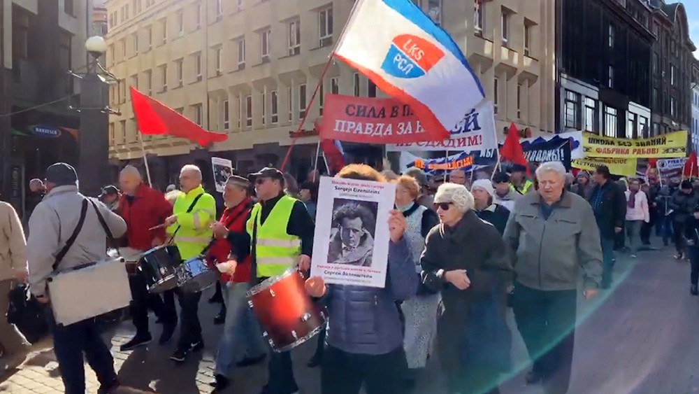 Марш в защиту русского языка в Латвии