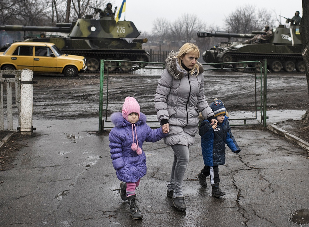 Жители Донбасса и украинские военные