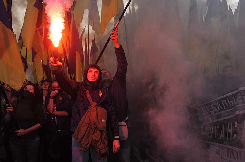Протестующие во время митинга в Киеве 