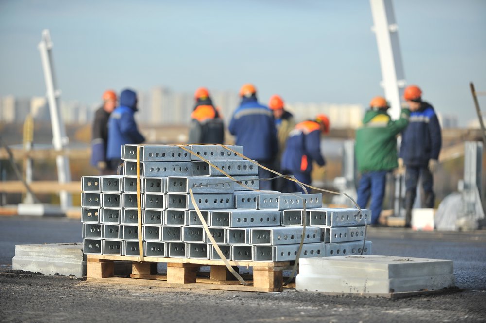 Строительство завершающего участок Северо-Западной хорды балочного моста через Карамышевское спрямление Москвы-реки