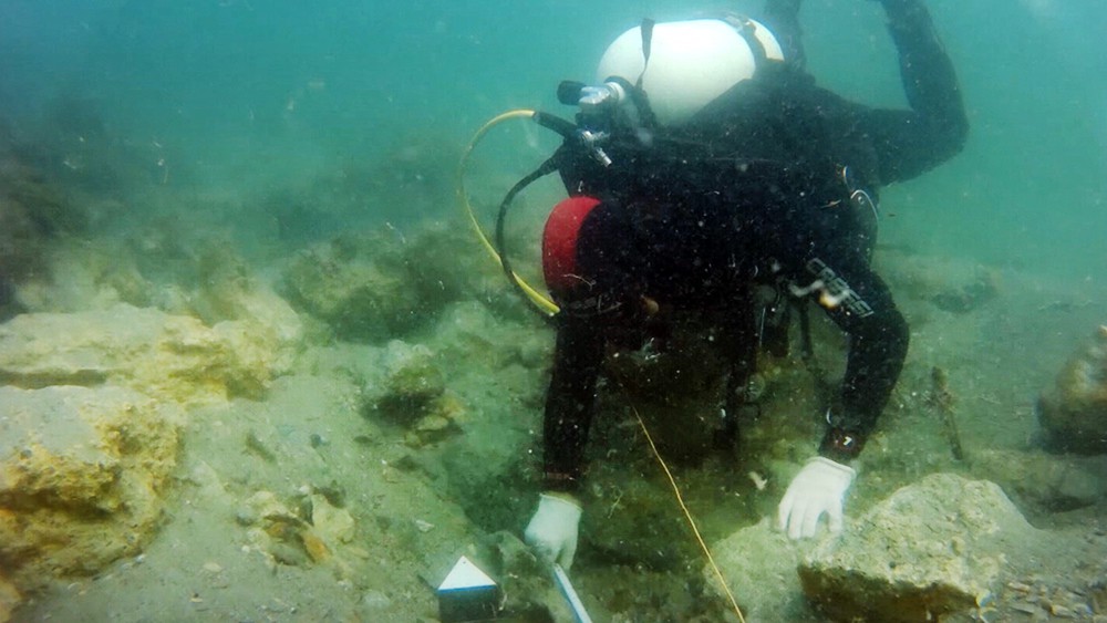 Археологи ведут подводные раскопки в Крыму