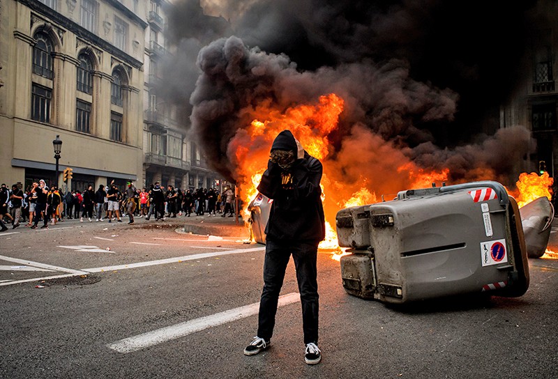 Уличные беспорядки в Барселоне