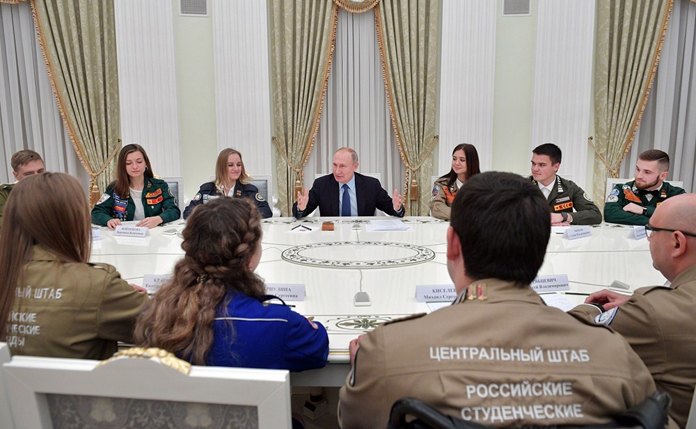 Владимир Путин и представители студотрядов