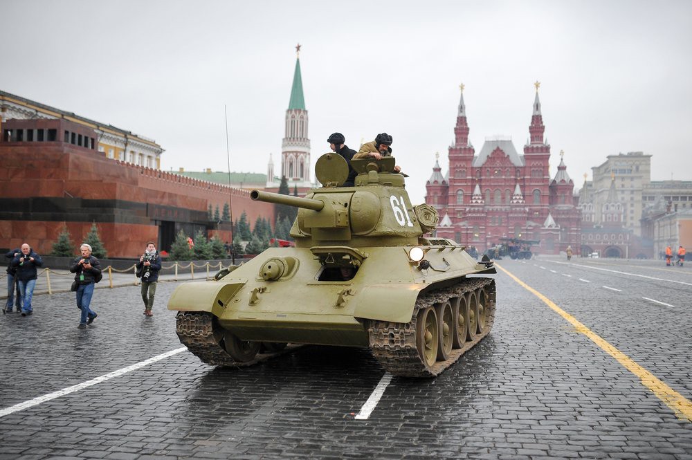 Марш в честь годовщины парада 1941 года прошел в Москве