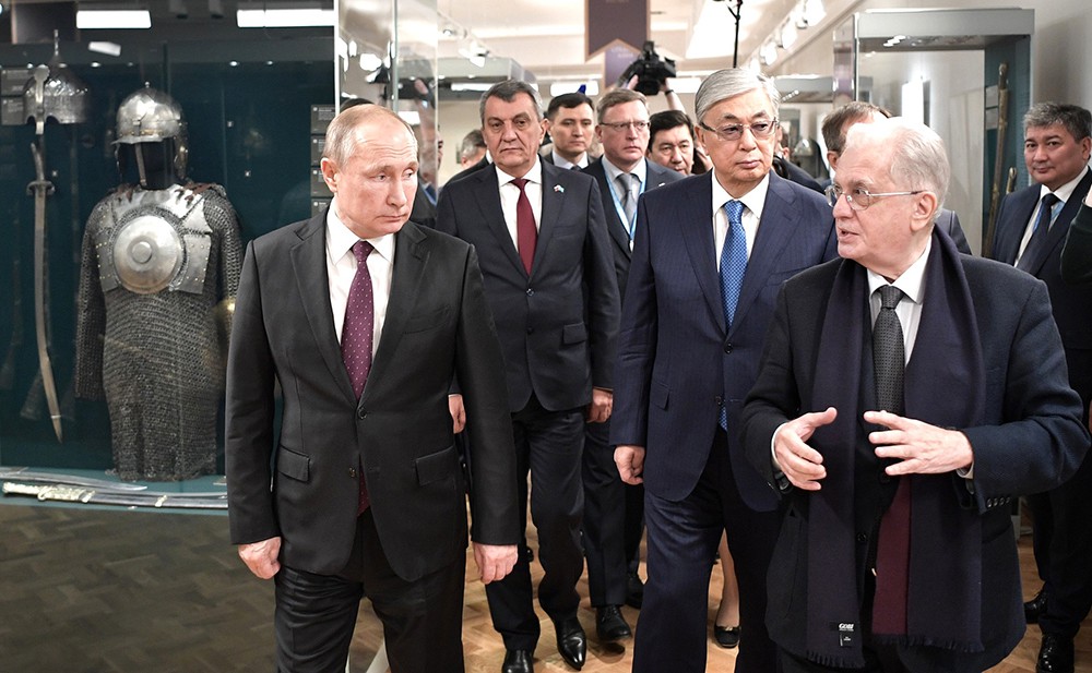 Владимир Путин и Касым-Жомартом Токаевым посетили центр "Эрмитаж-Сибирь" в Омске