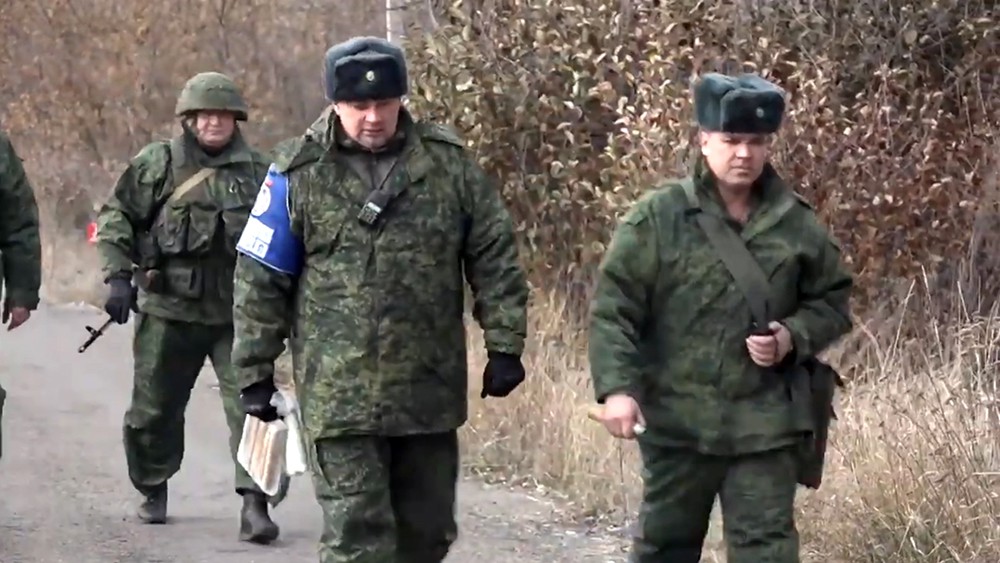 Члены центра контроля и координации прекращения огня в Донецкой области