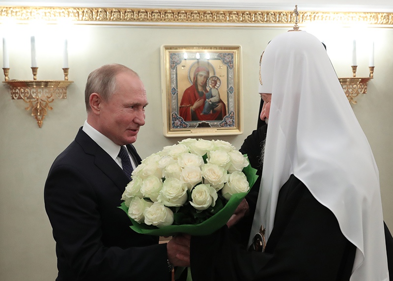 Владимир Путин поздравляет патриарха Московского и всея Руси Кирилла с днем рождения