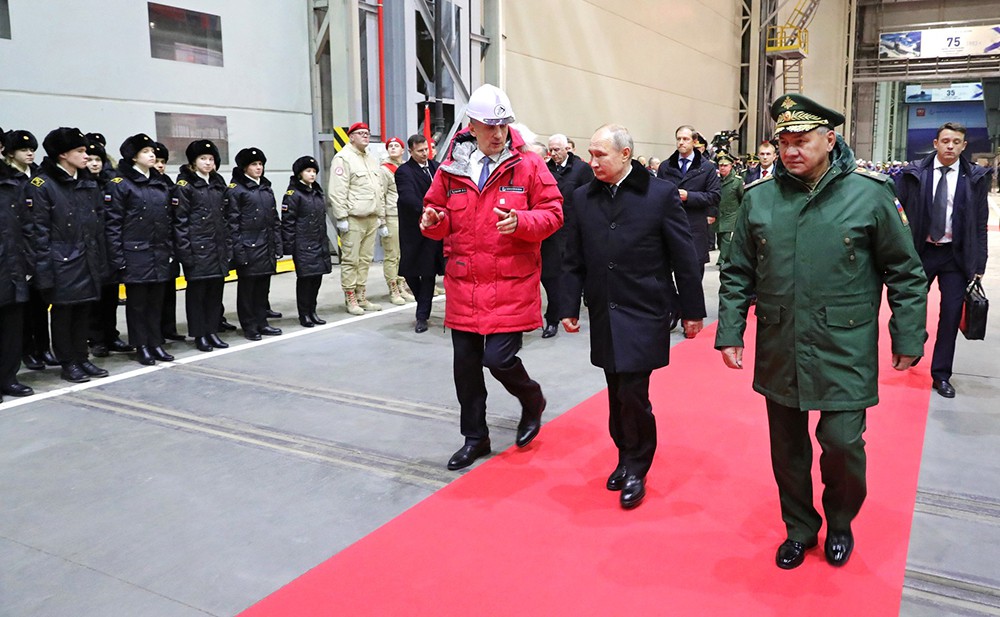Владимир Путин посетил завод "Адмиралтейские верфи"
