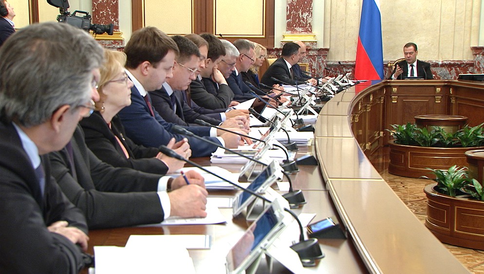 Дмитрий Медведев на заседании правительства