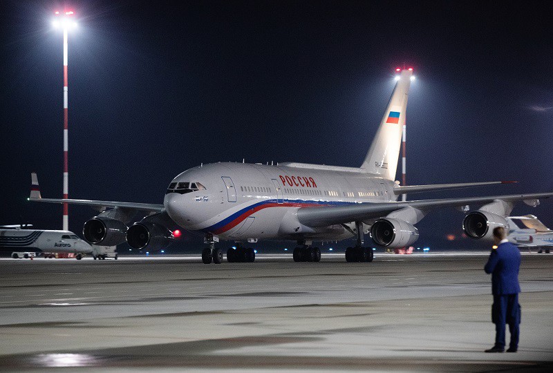 Самолет Ил-96 специального летного отряда "Россия"
