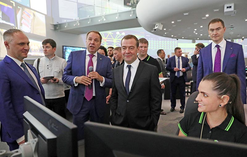 Председатель правительства РФ Дмитрий Медведев в офисе ПАО Сбербанк
