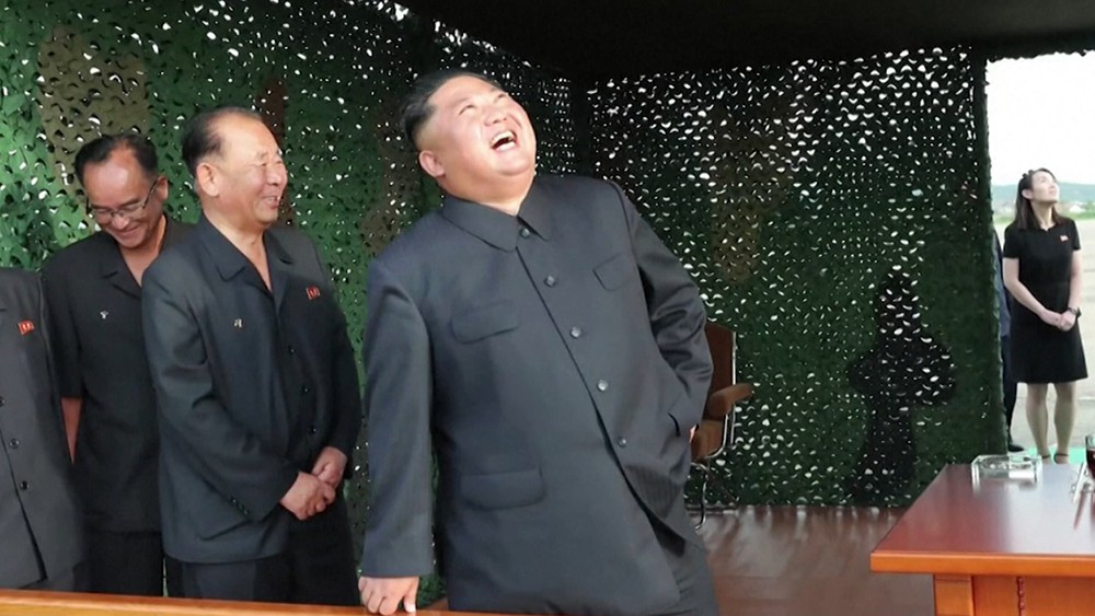 Ким Чен Ын наблюдает за пуском ракеты