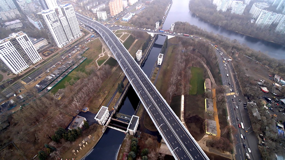 Балочный мост над каналом им. Москвы