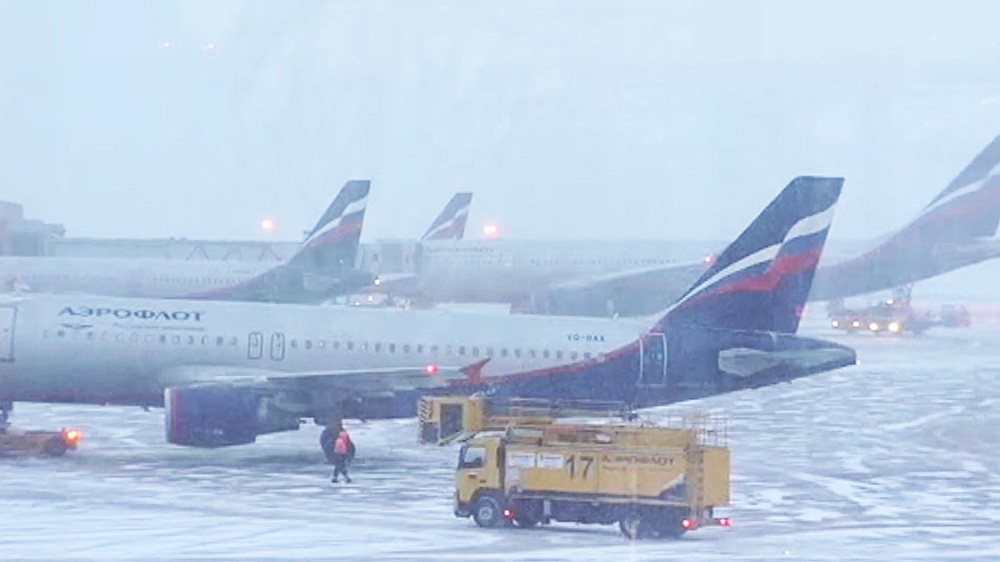 Самолеты авиакомпании "Аэрофлот" во время снегопада