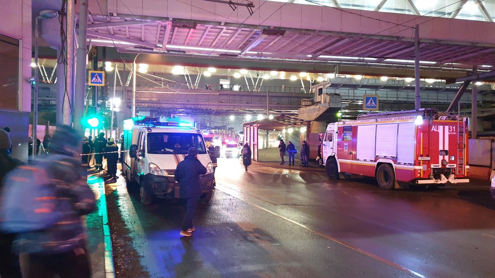 Последствия ДТП в Локомотивном проезде, где автомобиль насмерть сбил трех пешеходов