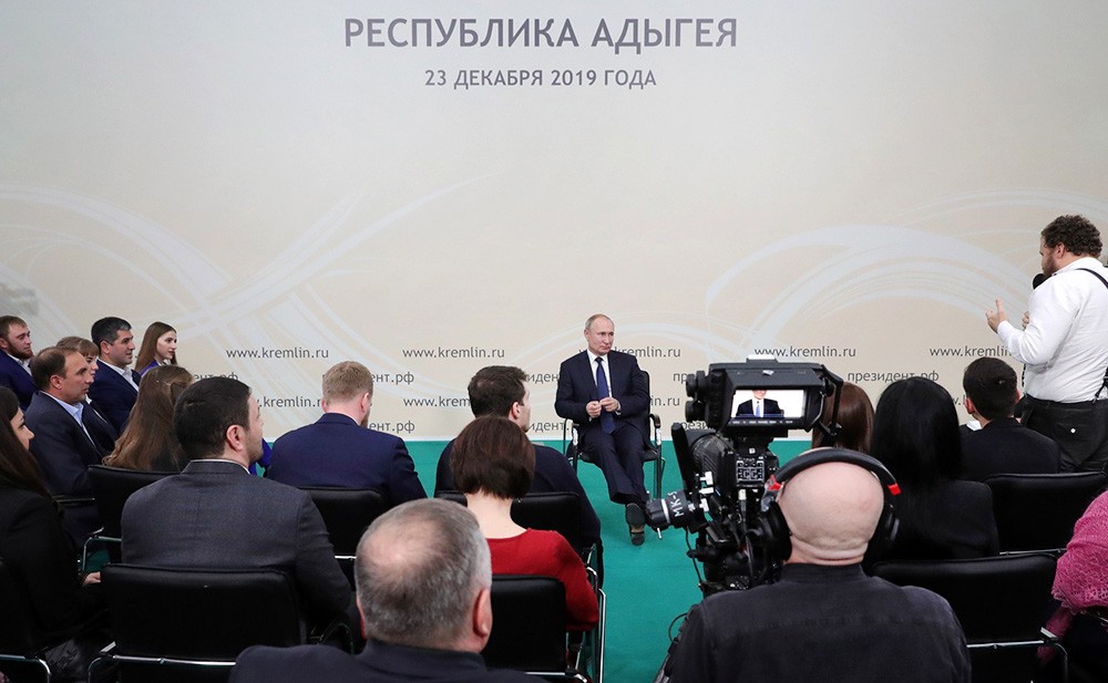 Владимир Путин на встрече с представителями общественности в Адыгее