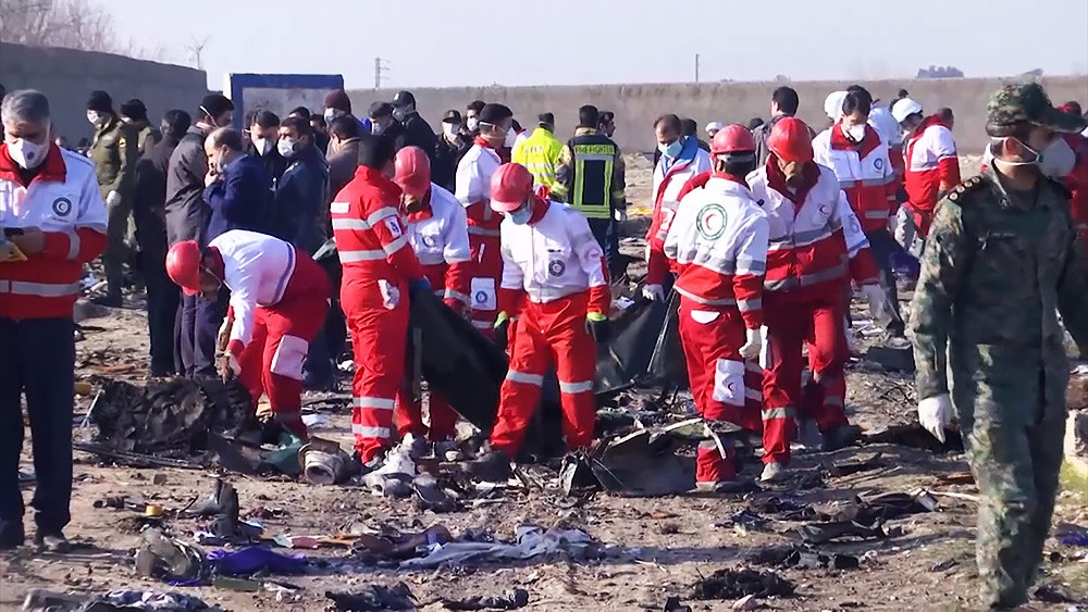 Место падения самолета Boeing 737 "Международных авиалиний Украины" в Иране