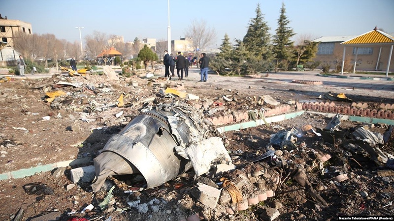 Место крушения самолета Boeing 737 "Международных авиалиний Украины" в Иране  