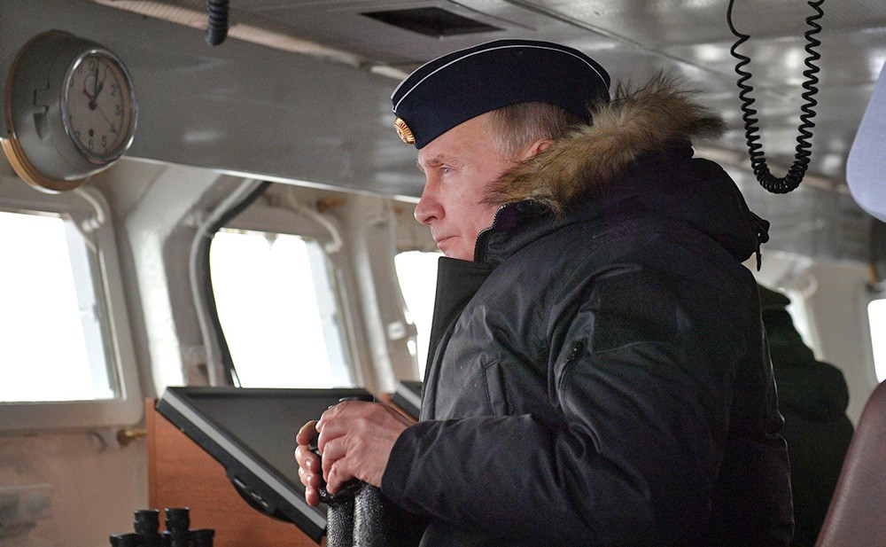 Владимир Путин на борту ракетного крейсера "Маршал Устинов"