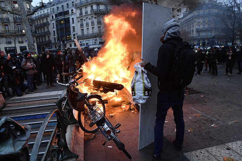 Беспорядки в Париже 