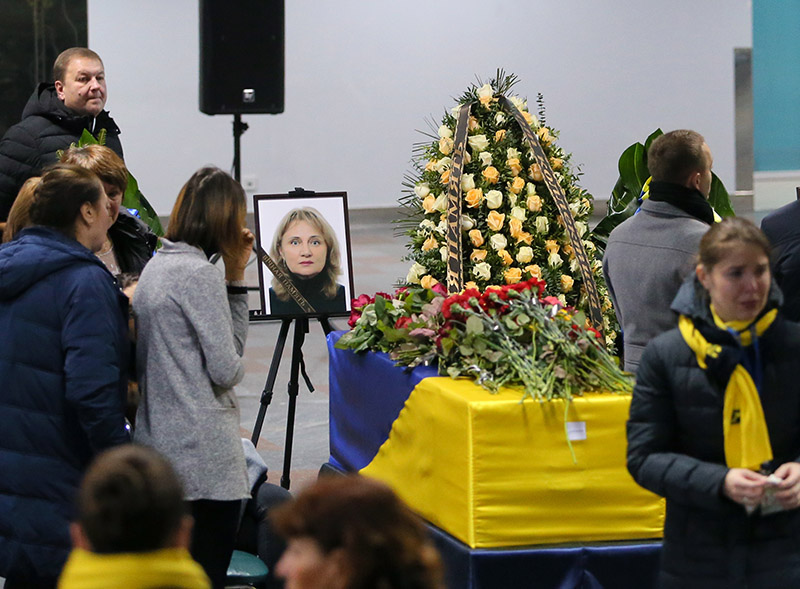 Церемония прощания с погибшими в авиакатастрофе украинского самолета в Иране