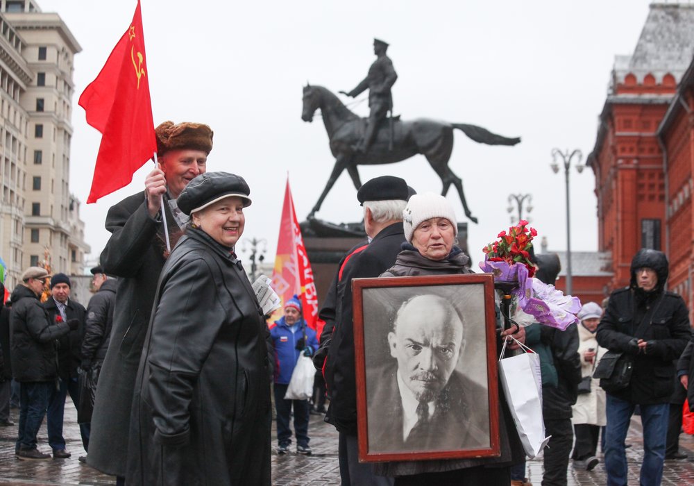 Возложение венков и цветов к Мавзолею Владимира Ленина