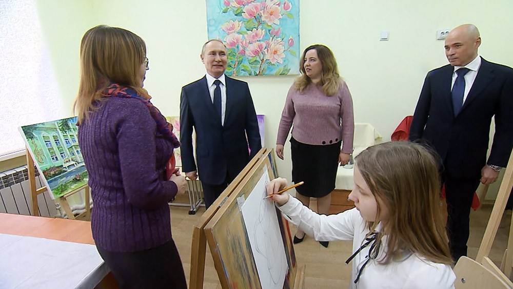 Владимир Путин посетил школу искусств в Липецкой области