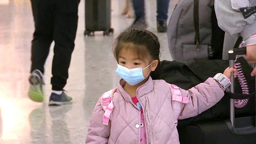 Жители Китая в медицинских масках