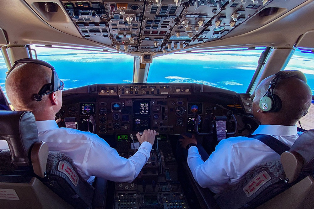 Пилоты самолета
